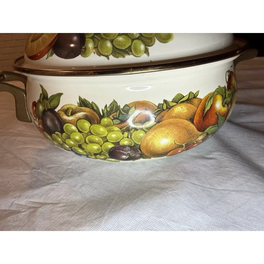 Vintage Enamelware Covered‎ Casserole Dutch Oven Fruit Cornucopia  10.5